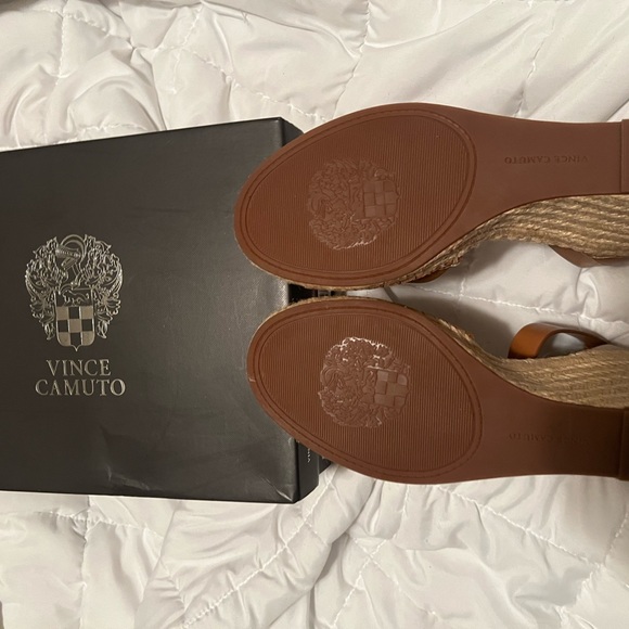 Vince Camuto wedge heels - Picture 3 of 5
